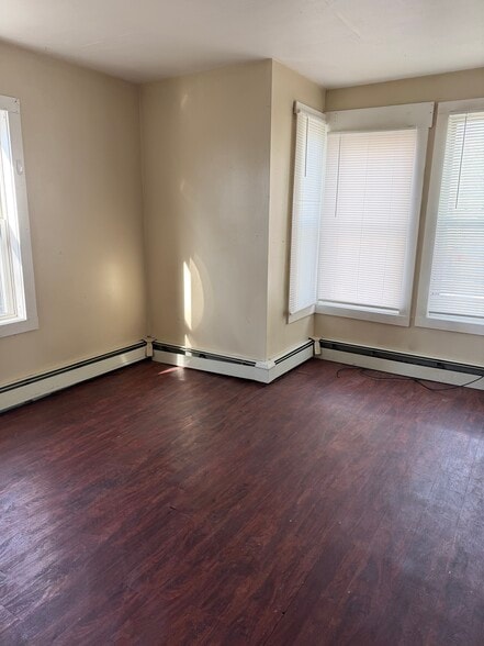 Building Photo - 13 Moores Ct