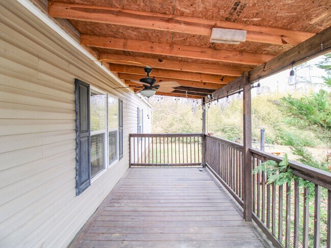 Building Photo - Nice home on a wooded lot! Minutes from Athens!