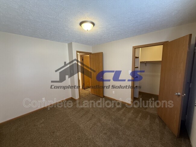 Building Photo - 1736 E Morgan Dr