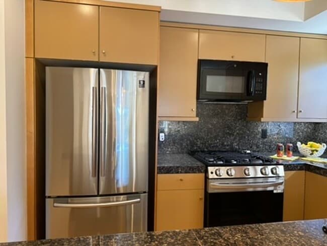 Building Photo - Epic REA- Serene 2 BR/1 BA Flat w/Private Deck & Yard in Lone Mountain