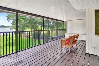 Building Photo - Bluelake Unit 3