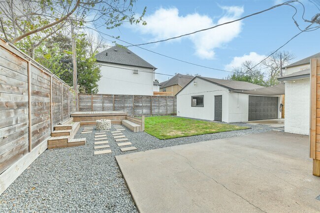 Building Photo - 6205 S Rice Ave