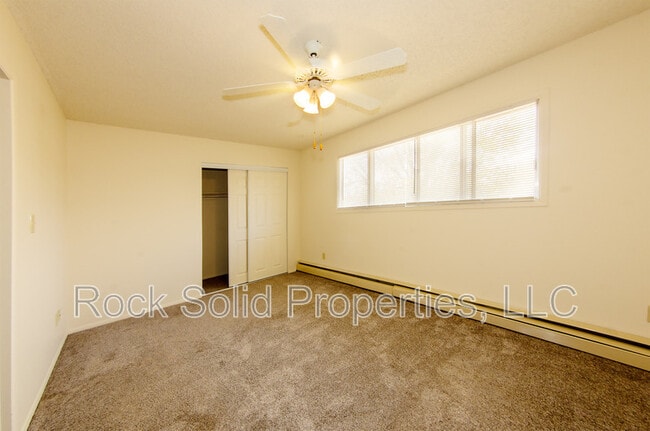 Building Photo - 4721 Hickory Pl