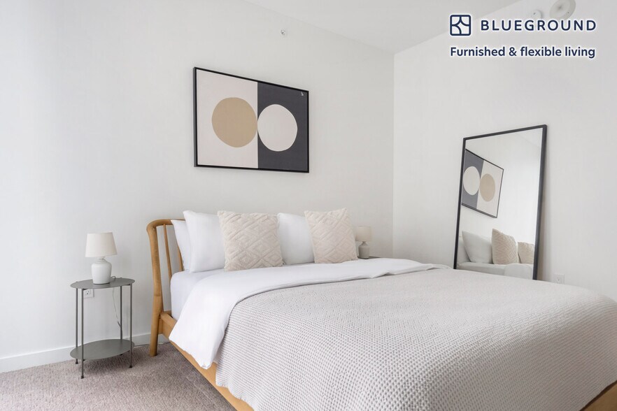 Building Photo - 704 Spring St