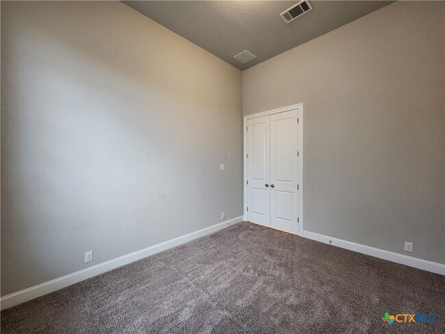 Building Photo - 1113 Carriage Loop