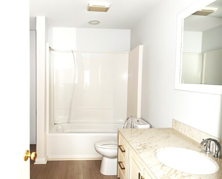 Bathroom 1 - 1103 W Belmont St