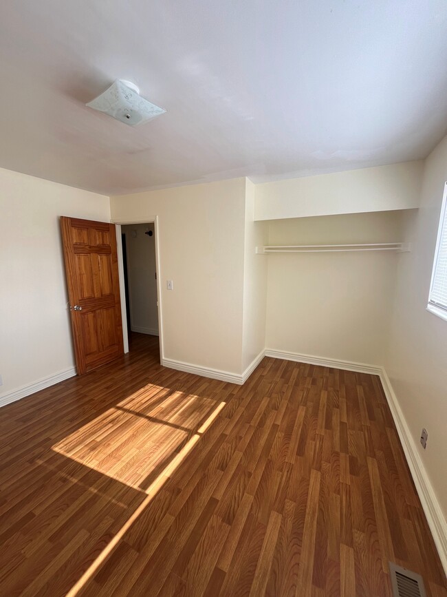 Building Photo - Two-Bedroom Apartment in Salt Lake!