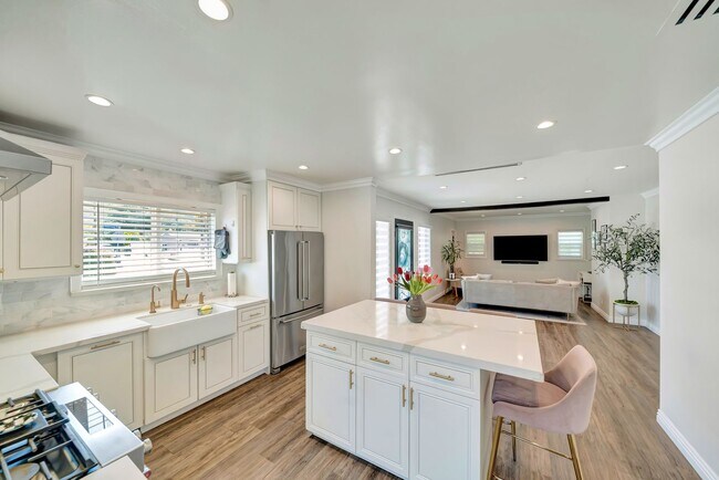 Building Photo - 7847 Apperson St