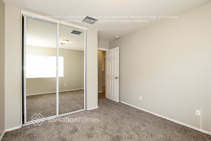 Building Photo - 9049 N 115th Dr