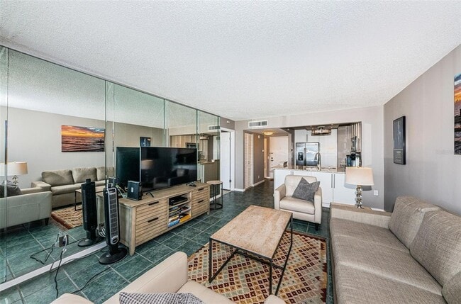 Building Photo - 6104 Palma Del Mar Blvd S