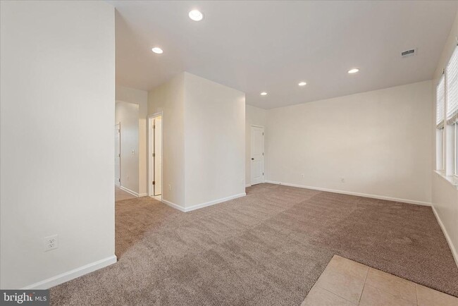 Building Photo - 109 Sequoia Dr