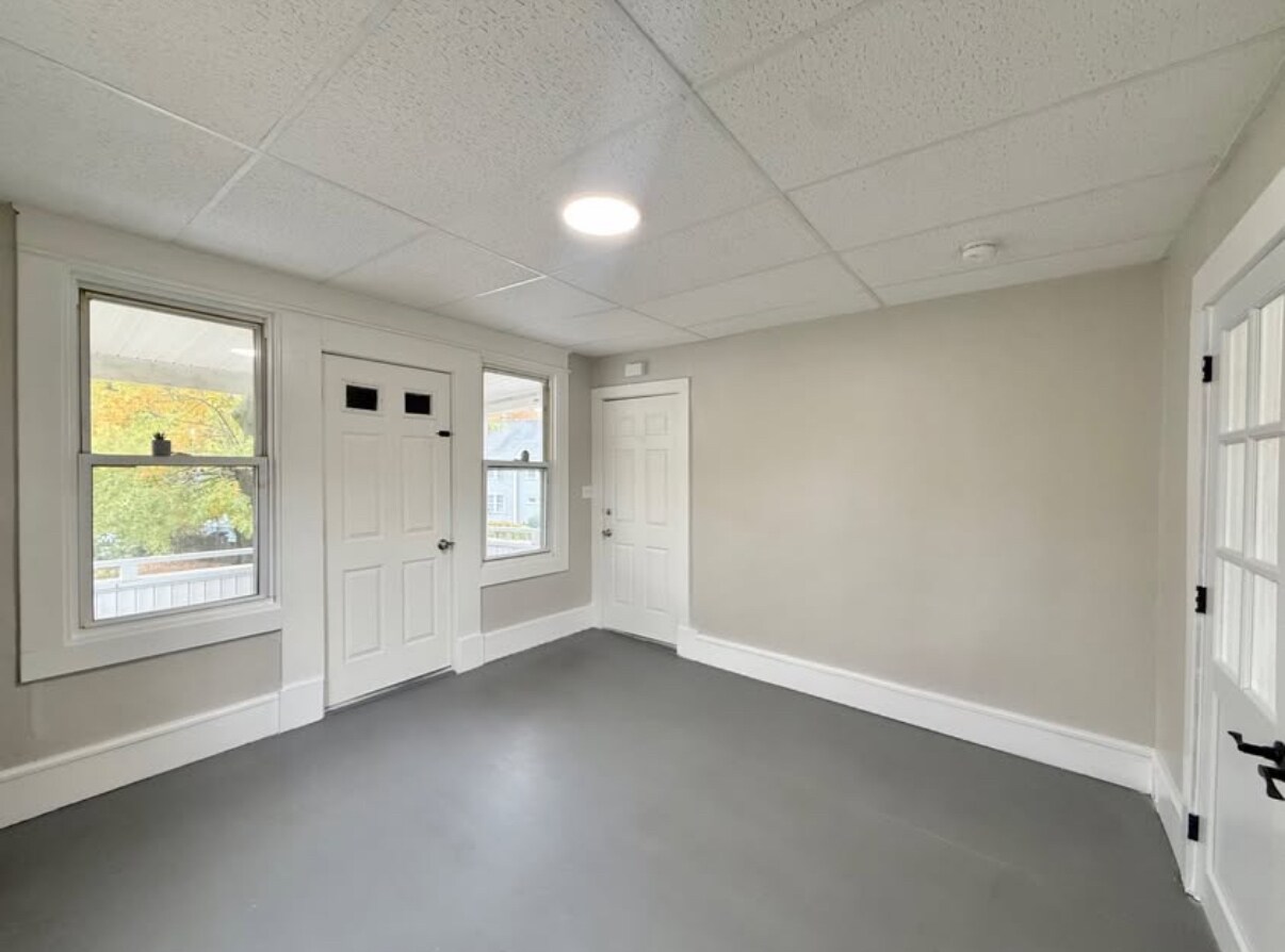 Building Photo - 341 Allen St