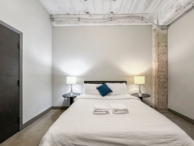 Building Photo - 500 S Ervay St