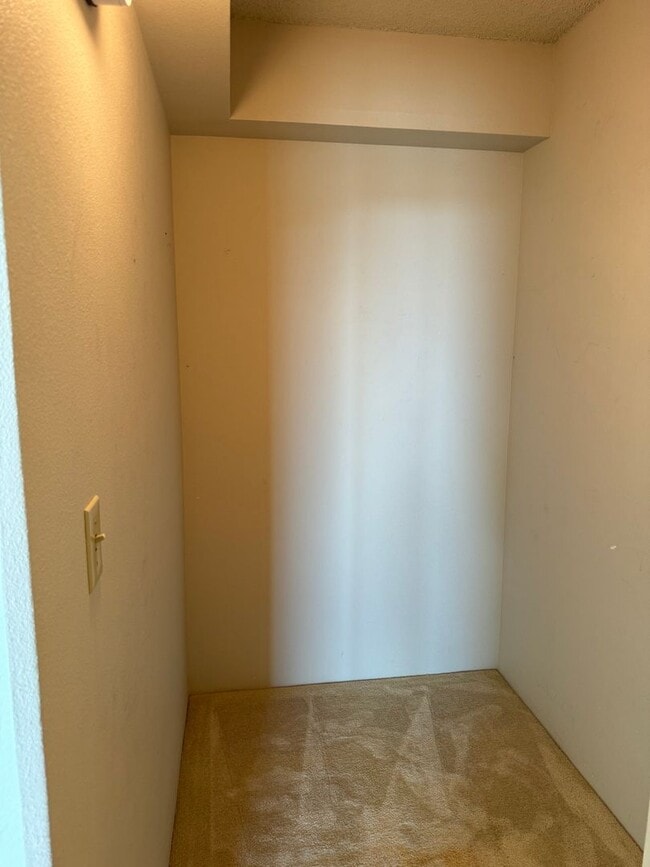 Building Photo - Country Club Village 6 - 2 Bedroom 1.5 Bat...