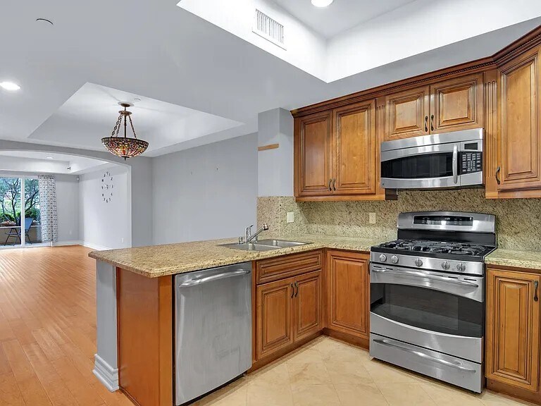 Building Photo - 1530 S Centinela Ave