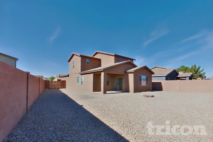 Building Photo - 880 W Busa Dr