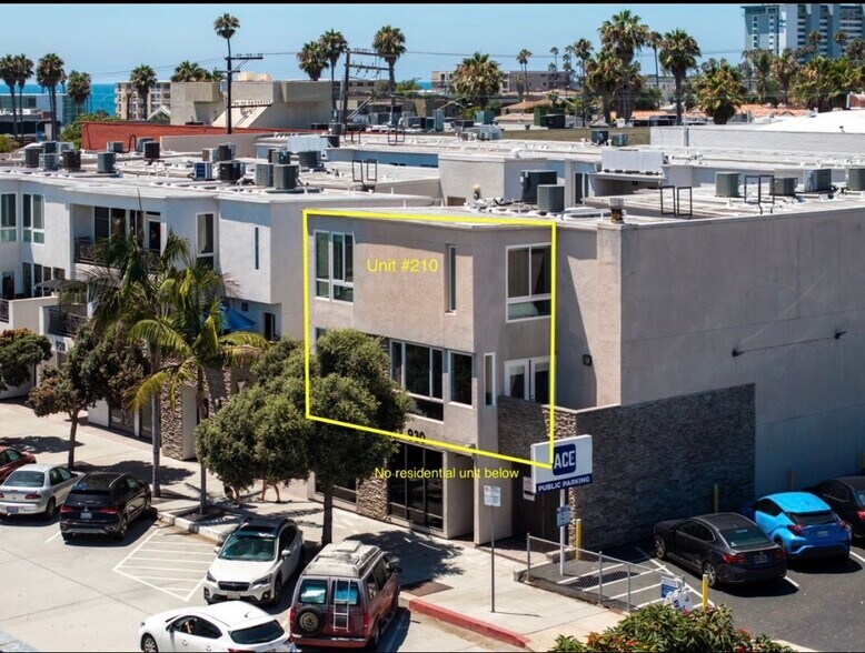 Building Photo - 924 Hornblend St