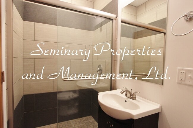 Interior Photo - 4502-04 N Paulina