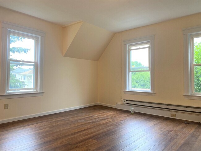 Building Photo - 68 Everard St