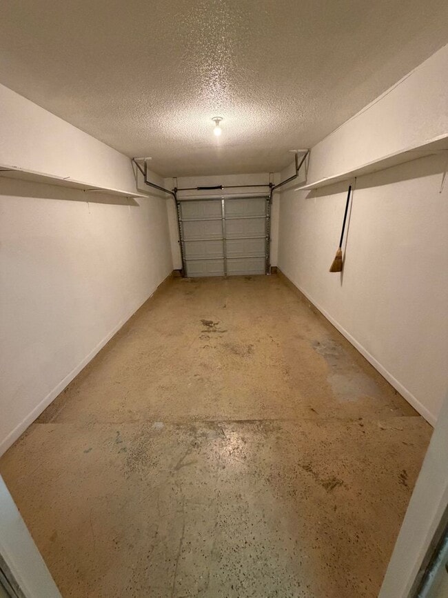 Building Photo - 3/2 with backyard (llarda)