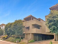 Building Photo - Great 2 bed/2bath condo w/AC, detached garage, and solar!