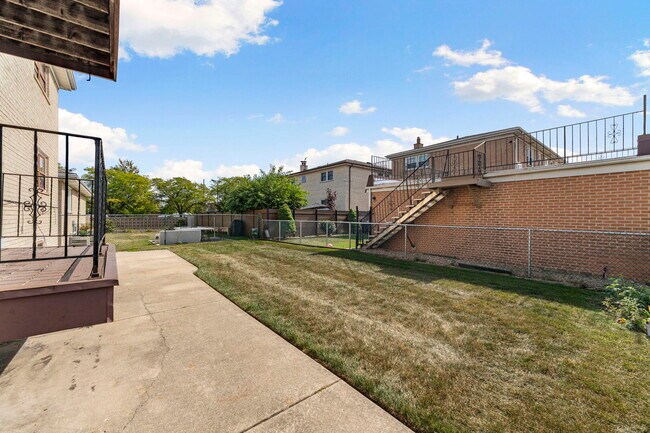 Building Photo - 8427 W Windsor Ave