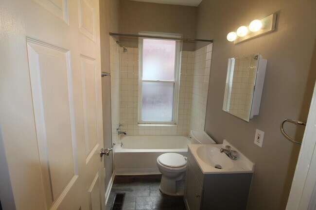 Building Photo - 392 N Garfield Ave