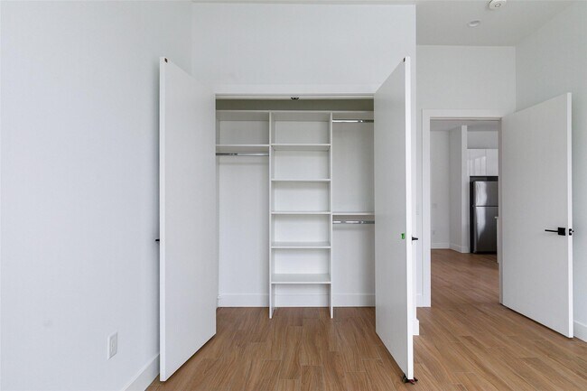Building Photo - 200 Arno Dr