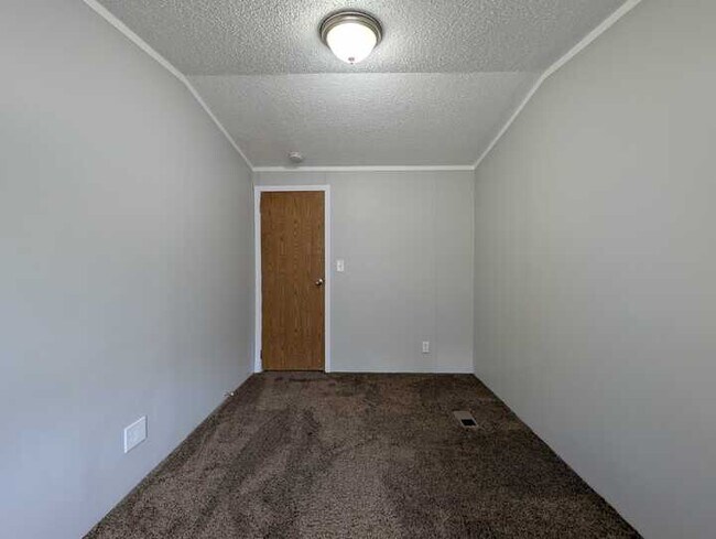 Building Photo - 52224 Quaker Hill Ln