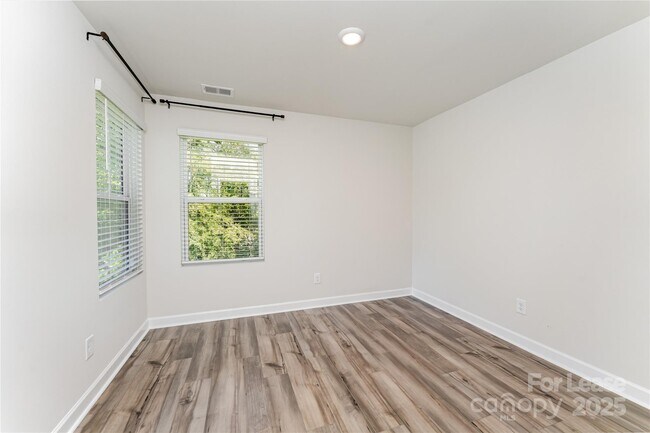 Building Photo - 2352 Belterra Dr