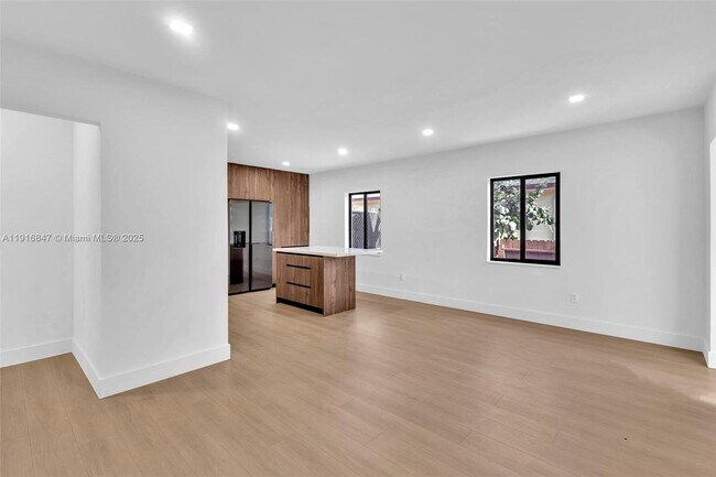 Building Photo - 1123 NE 1st Ave.