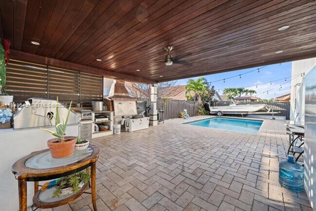 Building Photo - 1360 SW 142nd Ave