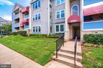 Building Photo - 3315 Sir Thomas Dr