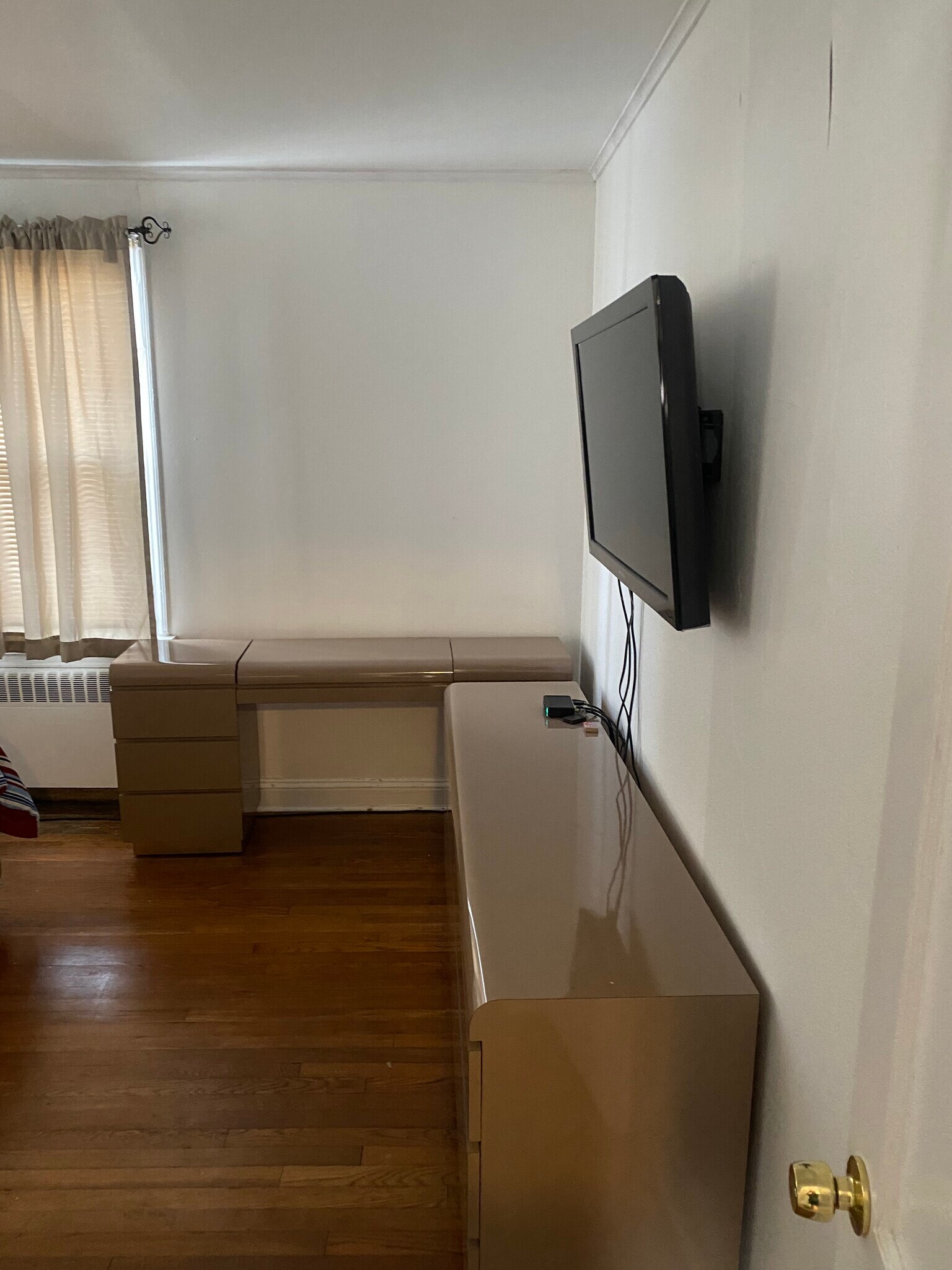 Master Bedroom - 7 S Avolyn Ave