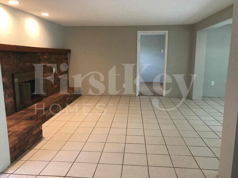 Building Photo - 6178 39th Ave N