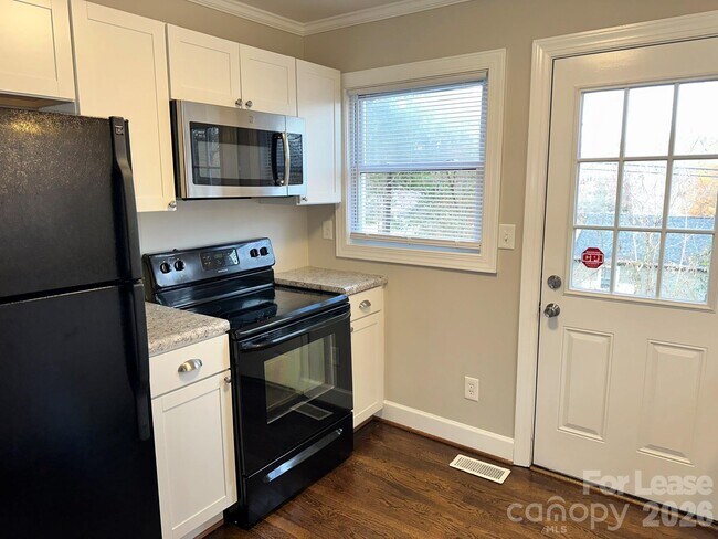 Building Photo - 148 S Smallwood Pl