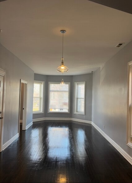 Building Photo - 3851 W Adams St