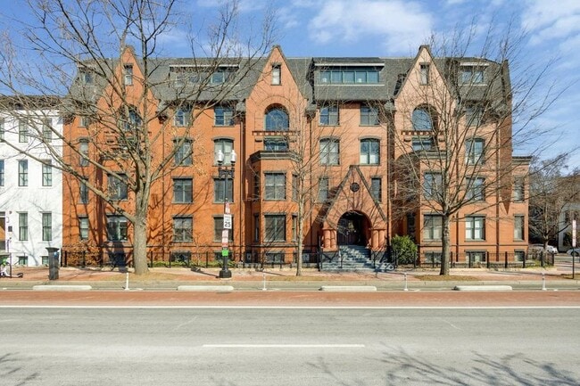 Building Photo - 1020 Pennsylvania Ave. SE