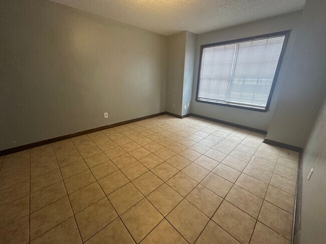 Building Photo - 106 Limoges St