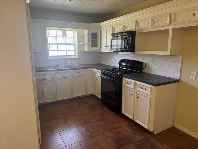 Building Photo - 6830 Langdon Ln