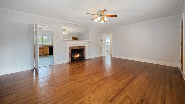 Building Photo - 407 E Lavender Ave