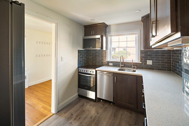 Building Photo - 39 Charlesbank Rd