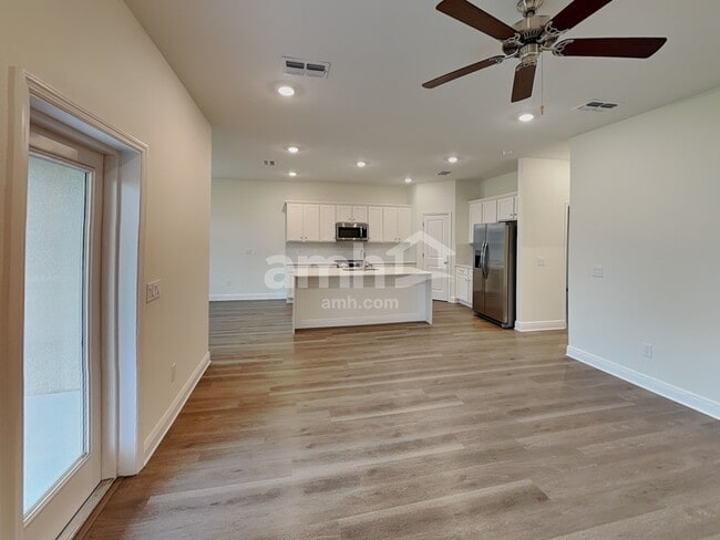 Building Photo - 5962 Pinewood Ests Dr