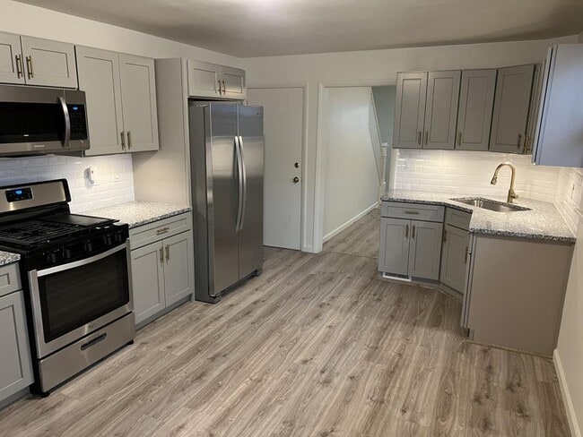 Building Photo - 9 W 2nd Ave