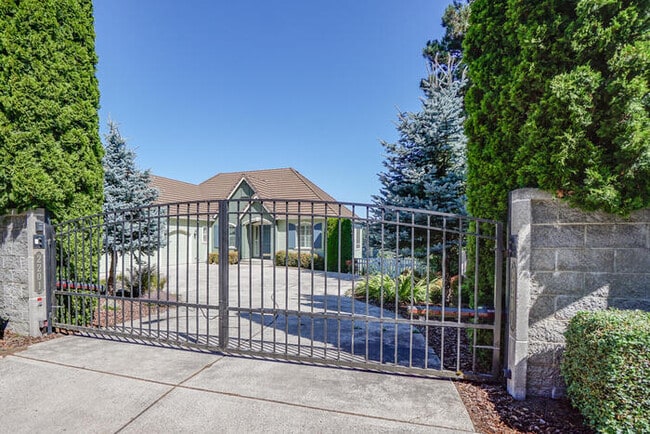 Building Photo - FOUR BEDROOM HOUSE IN LACAMAS SHORES WINTE...