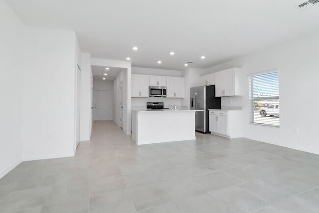 Building Photo - Brand-New 3BR/2.5BA Townhome in Lakewood Ranch — Internet, Trash, & Lawn Care Included