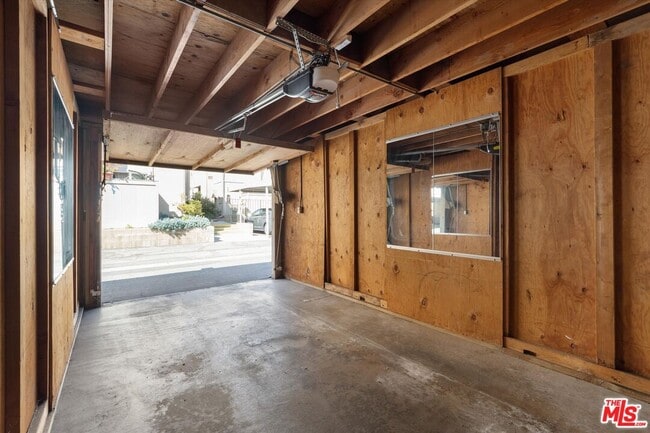 Building Photo - 2516 Arizona Ave