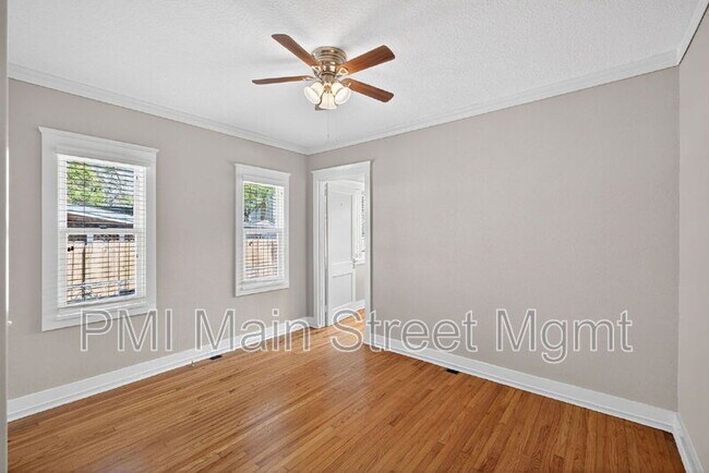 Building Photo - 829 N Hyer Ave