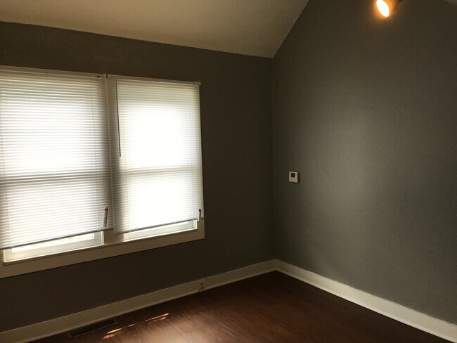 Building Photo - 910 N Ewing St