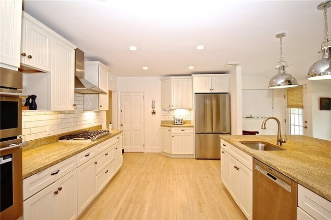 Building Photo - 215 Coggeshall Ave